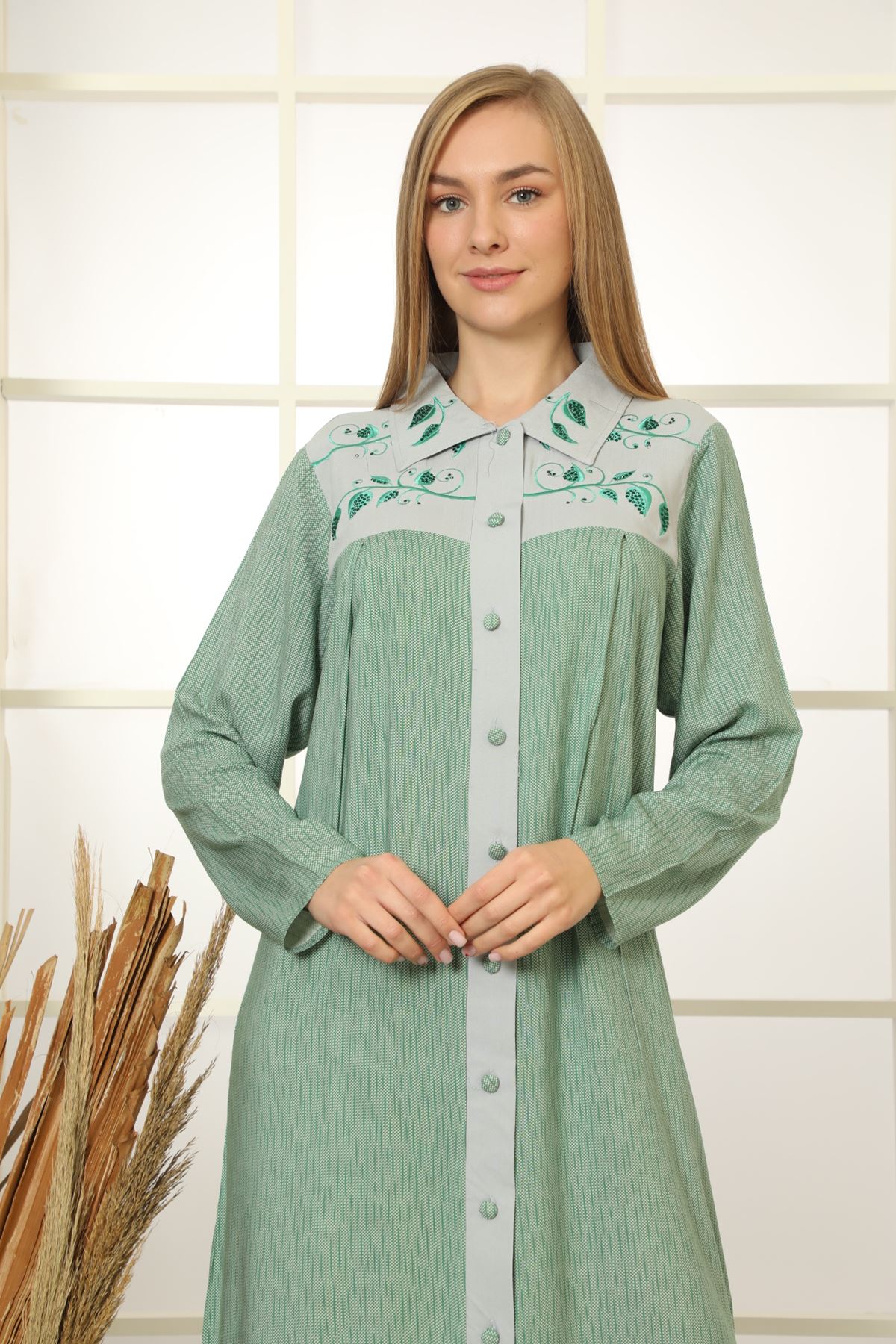 Laila Kadın Yeşil Nakışlı Desenli Uzun Viskon Gömlek Elbise