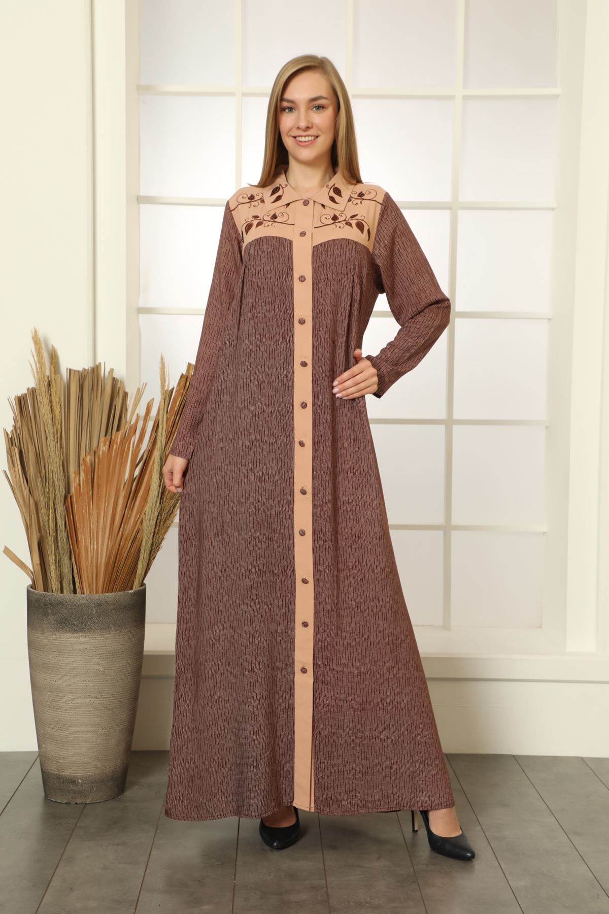Laila Kadın Kahverengi Nakışlı Desenli Uzun Viskon Gömlek Elbise