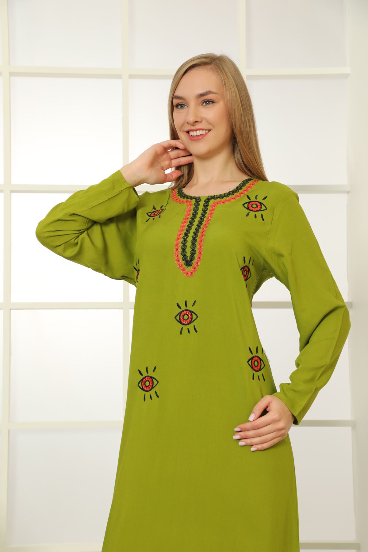 Laila Kadın Yeşil Nakışlı Düz Maxi Viskon Elbise