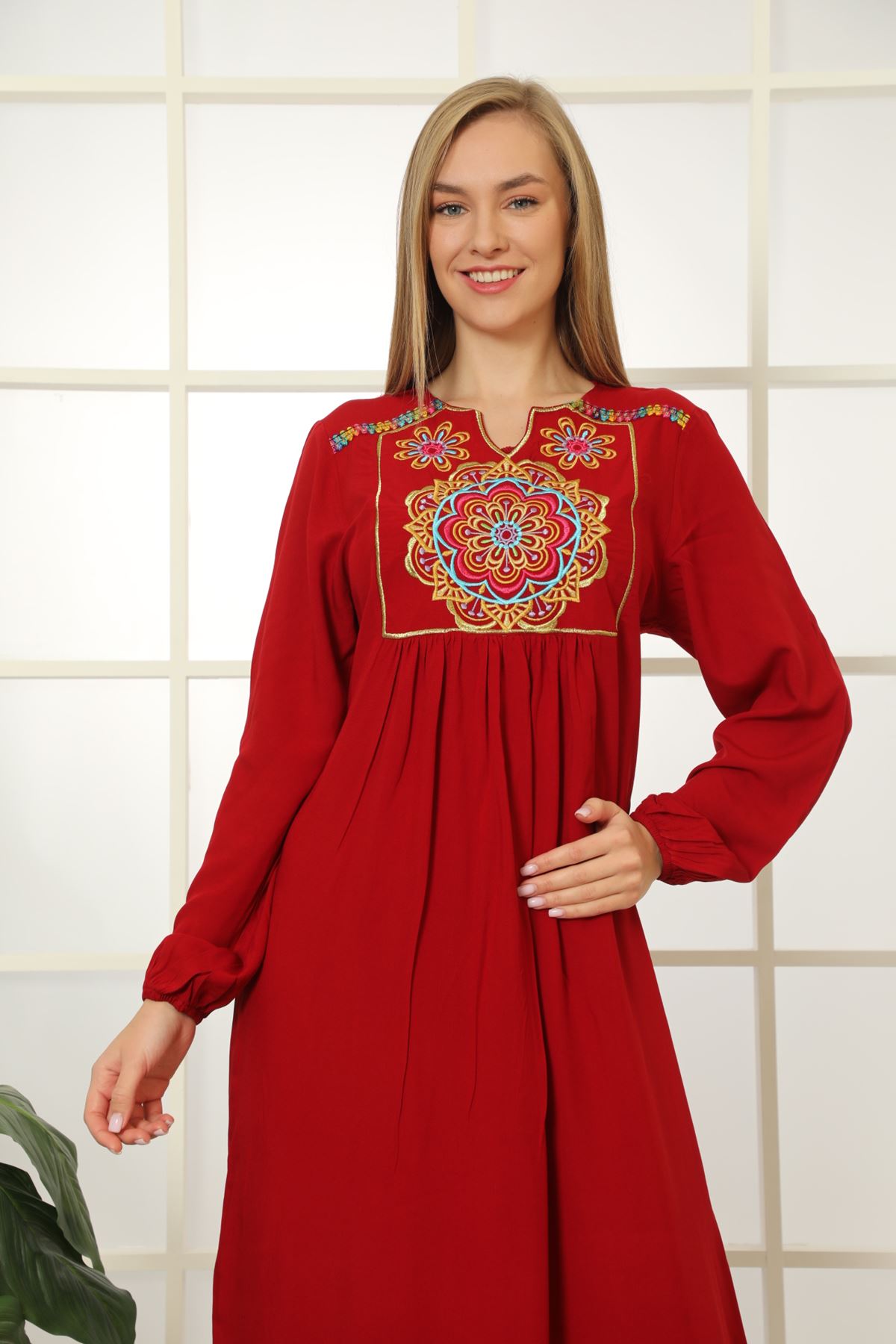 Laila Kadın Kırmızı Nakışlı Düz Maxi Viskon Elbise