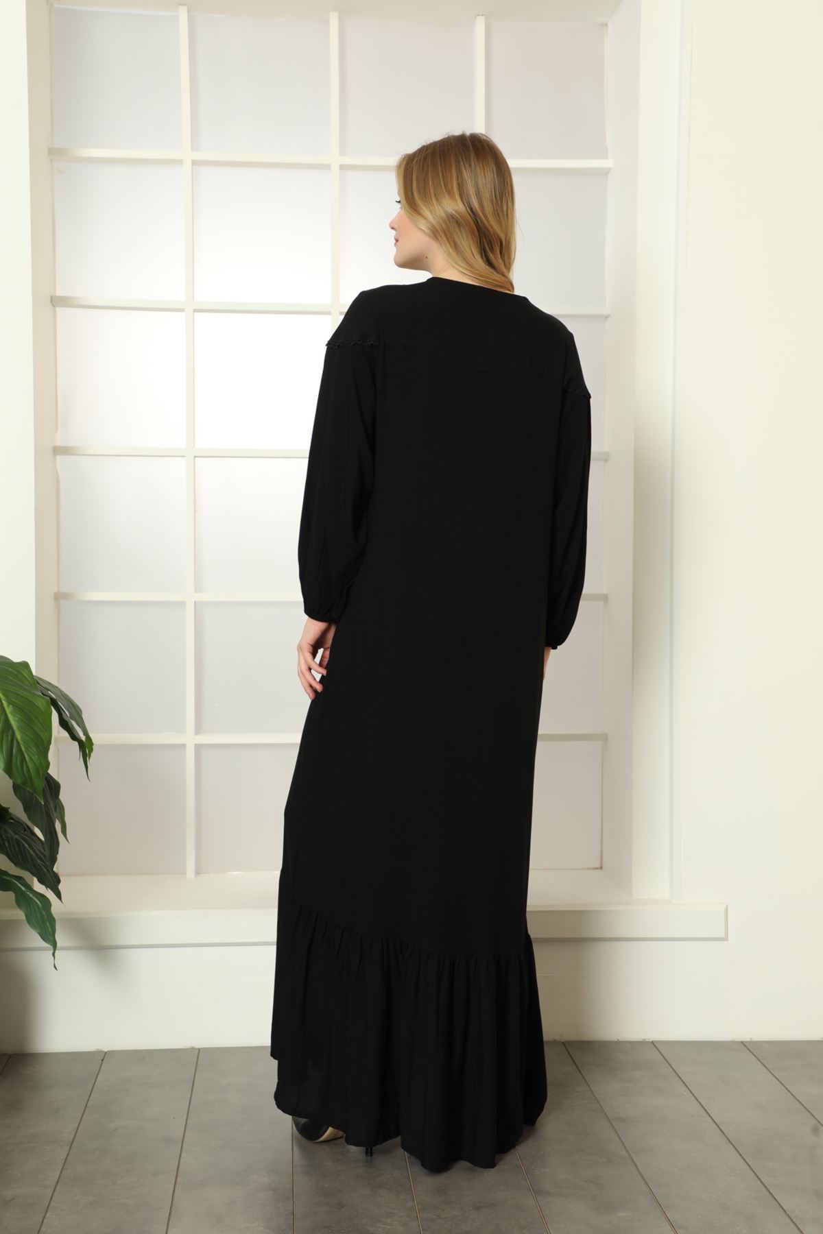 Laila Kadın Siyah Nakış İşlemeli Dantelli Düz Maxi Viskon Elbise