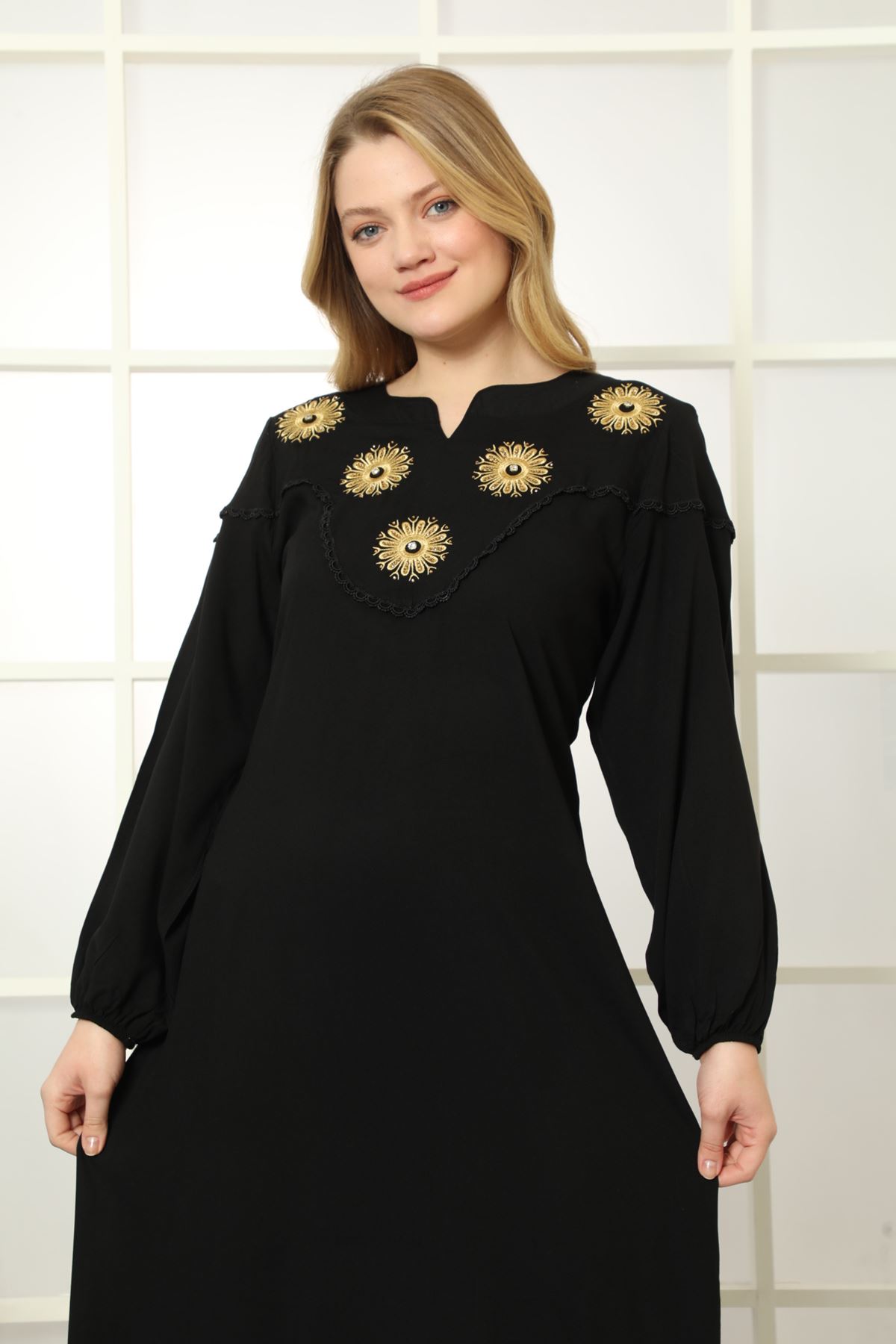 Laila Kadın Siyah Nakış İşlemeli Dantelli Düz Maxi Viskon Elbise