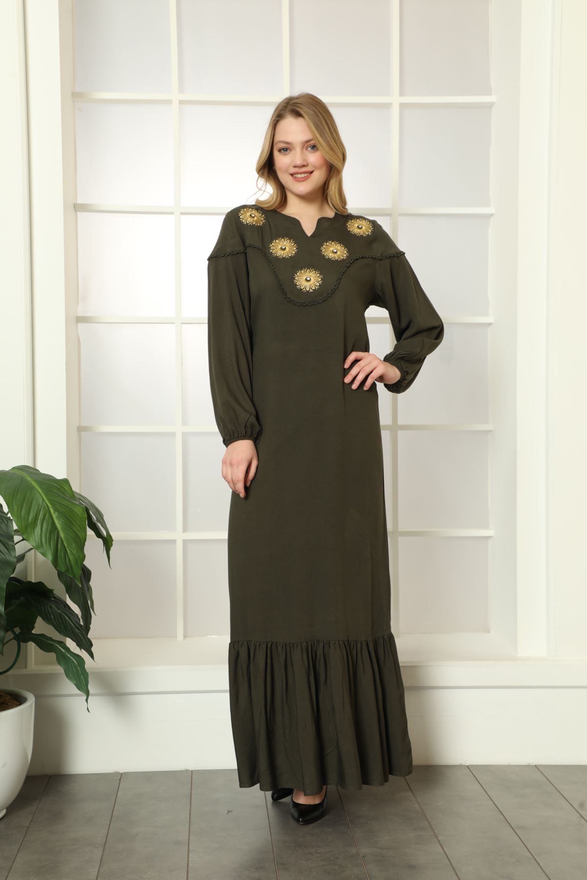 Laila Kadın Haki Nakış İşlemeli Dantelli Düz Maxi Viskon Elbise