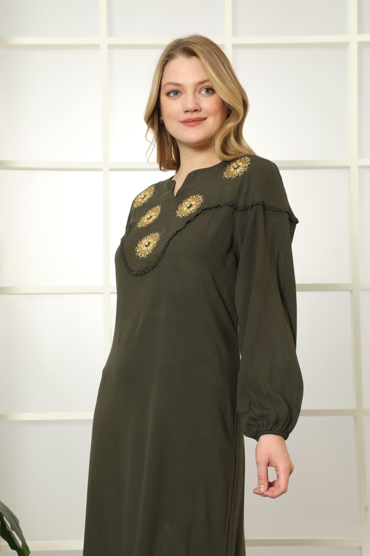 Laila Kadın Haki Nakış İşlemeli Dantelli Düz Maxi Viskon Elbise