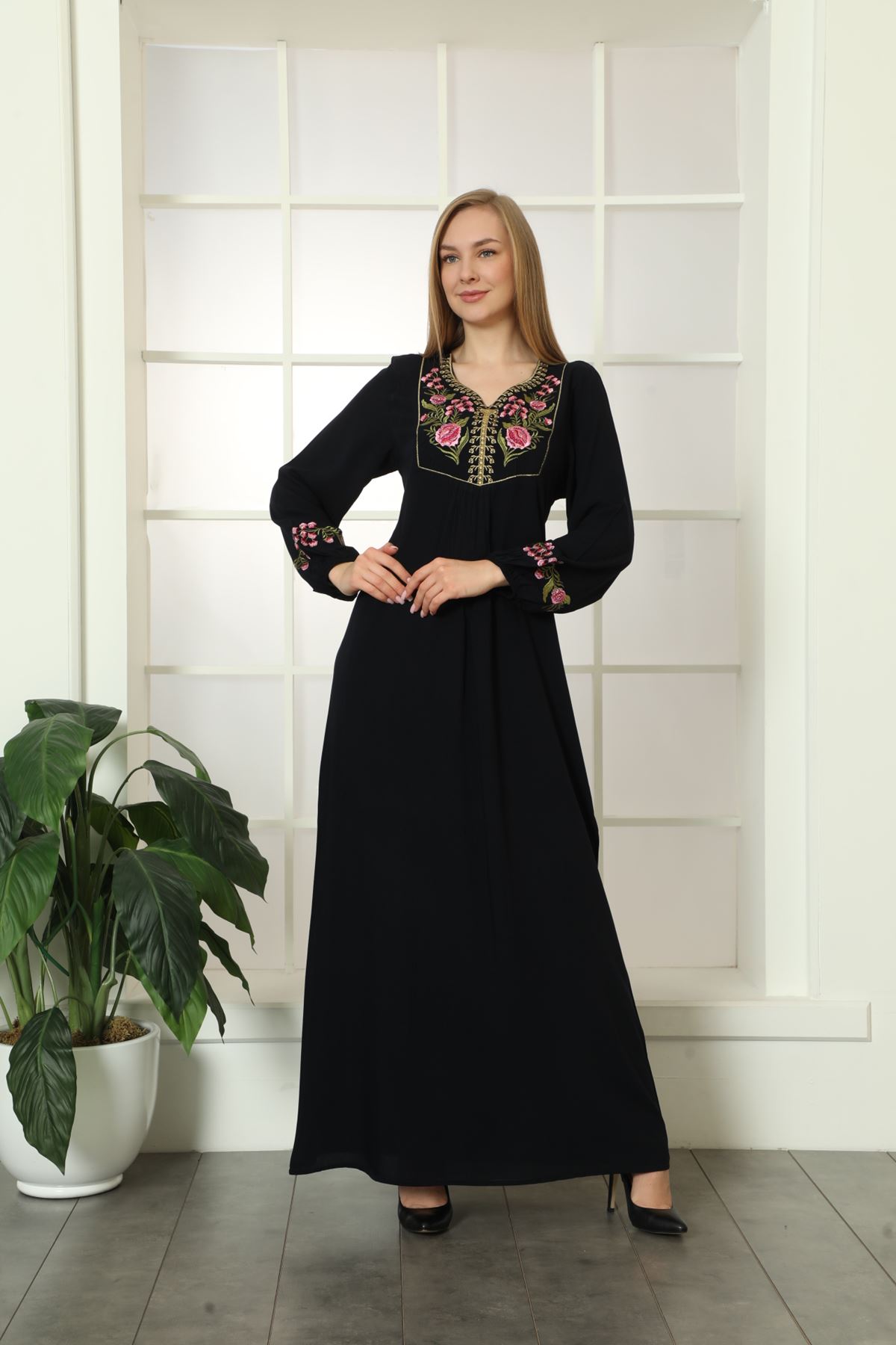 Laila Kadın Lacivert Nakış İşlemeli Düz Maxi Viskon Elbise