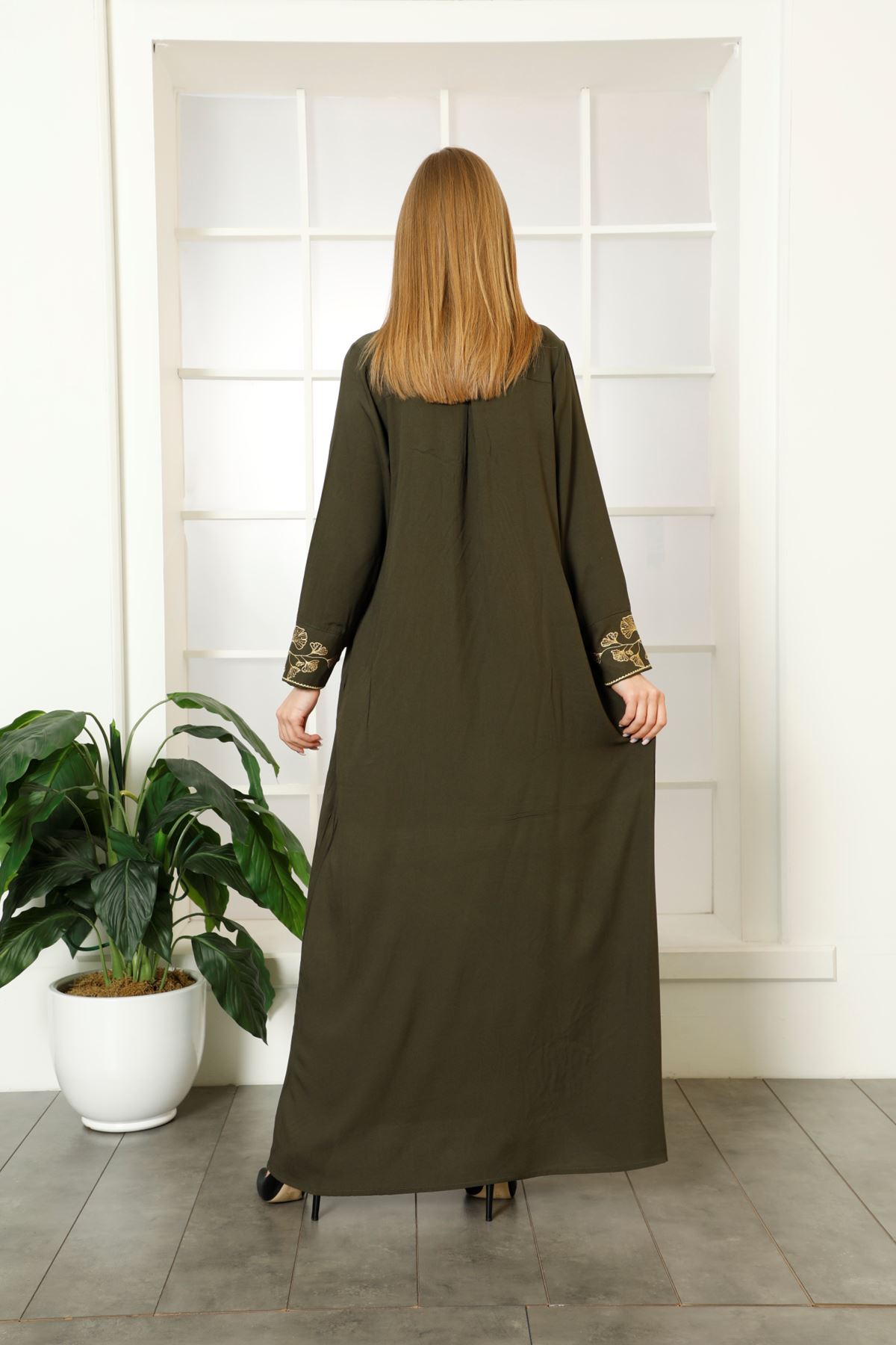 Laila Kadın Haki Nakış İşlemeli Düğmeli Düz Maxi Viskon Elbise