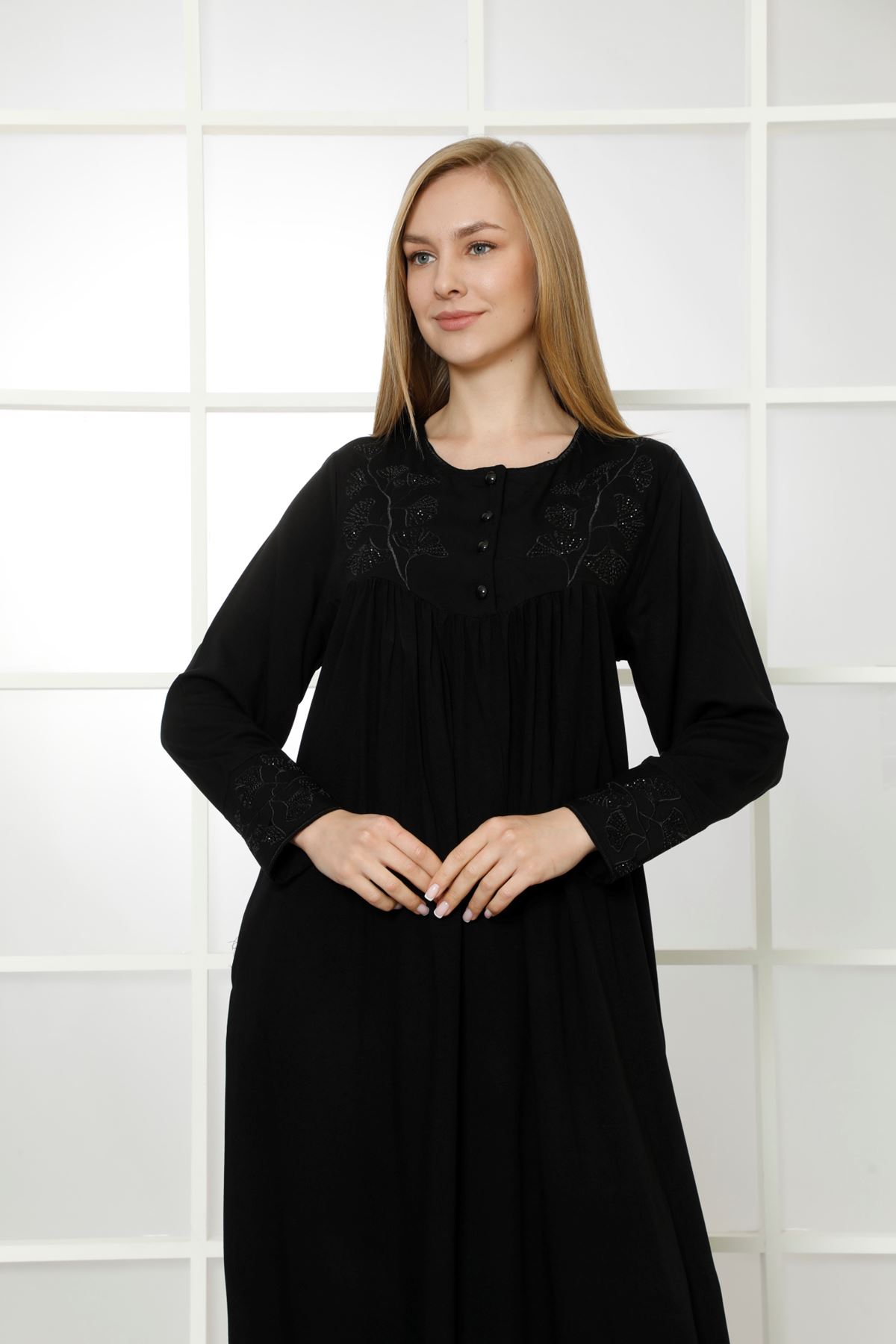 Laila Kadın Siyah Nakış İşlemeli Düğmeli Düz Maxi Viskon Elbise