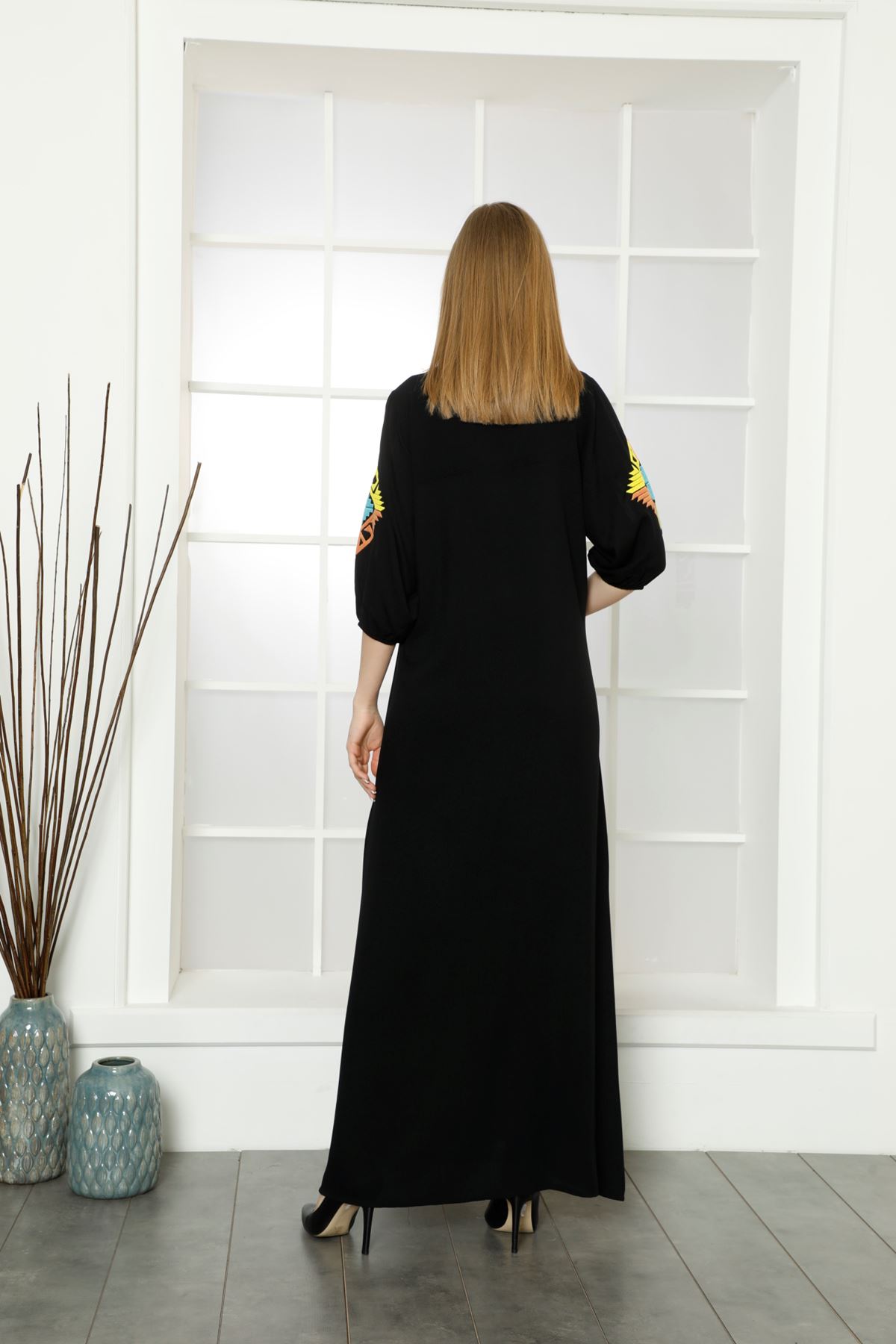 Laila Kadın Siyah Nakış İşlemeli Düz Maxi Viskon Elbise