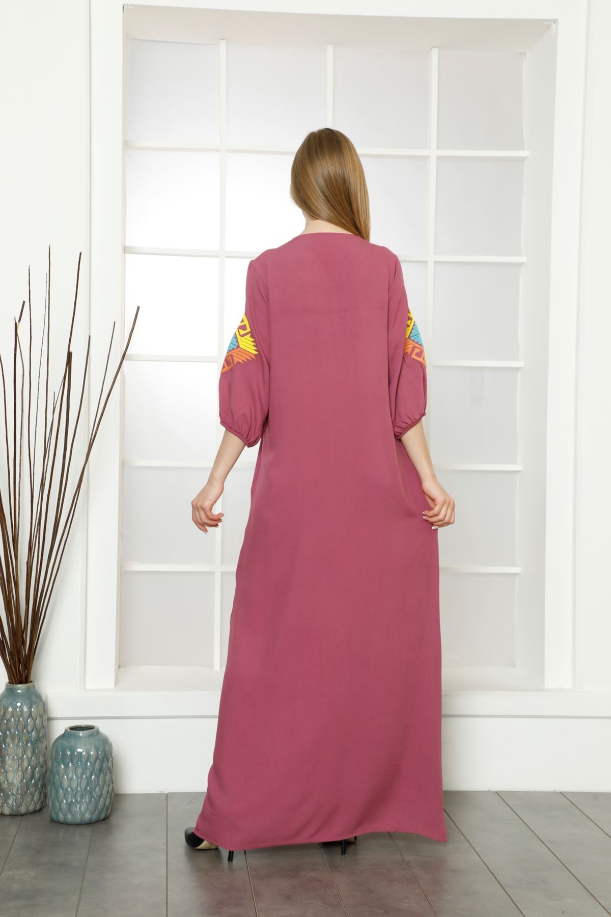 Laila Kadın Gül Nakış İşlemeli Düz Maxi Viskon Elbise