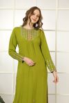 Laila Kadın Fıstık Yeşil Nakış İşlemeli Düz Maxi Viskon Elbise